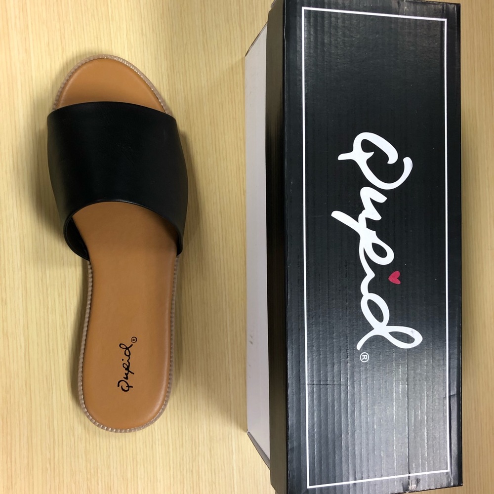 Shoes - sandals/slides